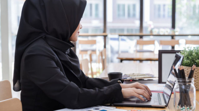 390241_burka 676x451.jpg
