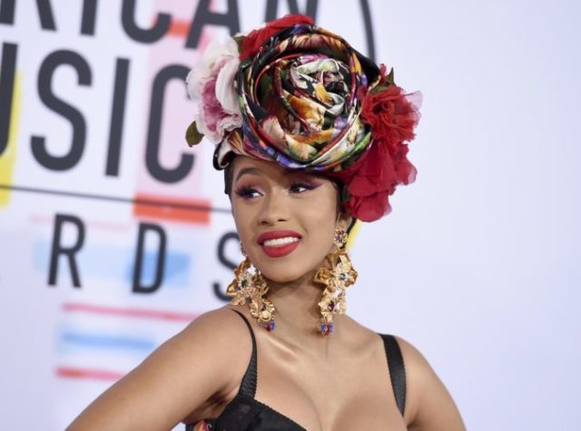 390304_2018_american_music_awards_ _arrivals_95121 e00299a0d8e944cb90773adf337d7ad1 676x502.jpg