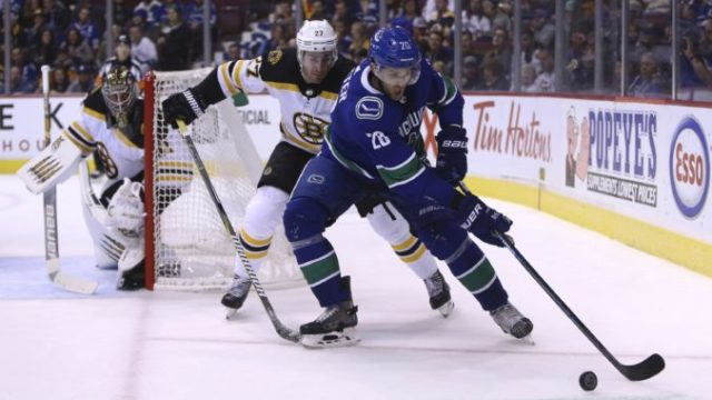 390386_bruins_canucks_hockey_63830 f2bff0be467343a1ba4788ca15a84980 676x451.jpg