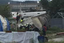 390410_taiwan_train_derailment_55046 a47bdd9c692c4331a02ec41f53b91c77 676x451.jpg