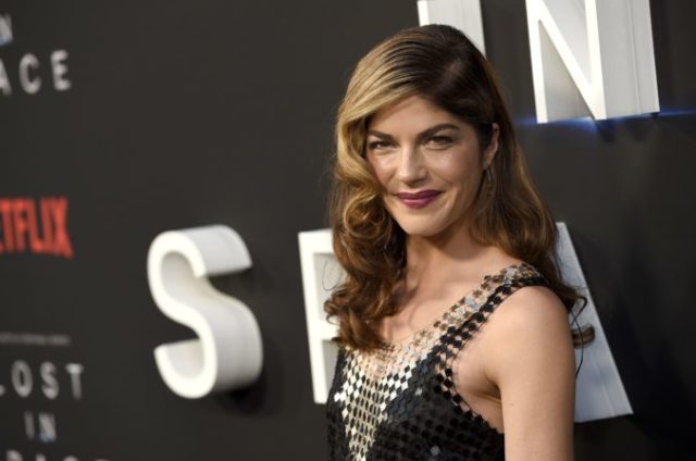 390432_selma blair 676x448.jpg