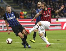 390450_gonzalo higuain milan skriniar 676x531.jpg