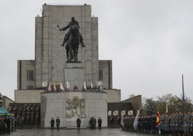 391085_czech_republic_slovakia_anniversary_60059 99f8358cee45468dbfe1b190e1b58495 676x474.jpg