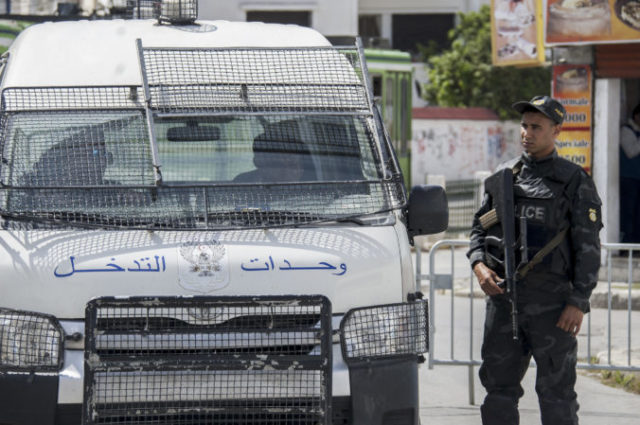 391224_tunisko policia 676x449.jpg