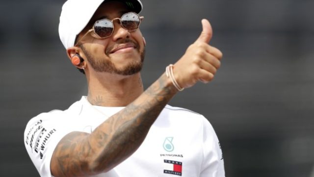 391307_lewis hamilton 2 676x483.jpg