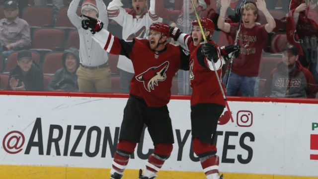 391657_hurricanes_coyotes_hockey_43902 31df6adc522442da813d35228301cfa2 676x508.jpg