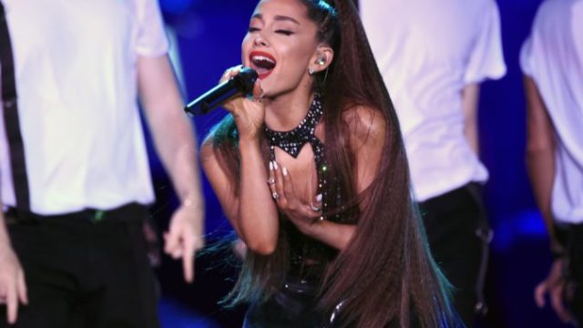 391805_ariana grande 676x460.jpg