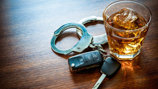 391874_alkohol za volantom 676x451.jpg