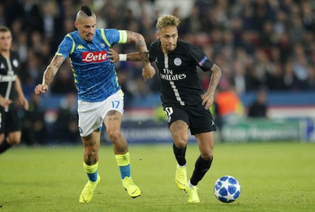 392097_marek hamsik neymar 676x455.jpg