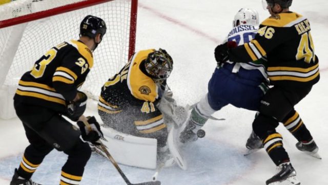 392358_canucks_bruins_hockey_86368 8b4b73684ce0423687c21809e5d58e39 676x461.jpg