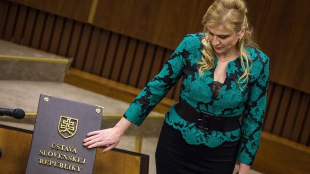 392592_jana valova 676x451.jpg