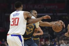 392786_mike scott andre iguodala 676x458.jpg