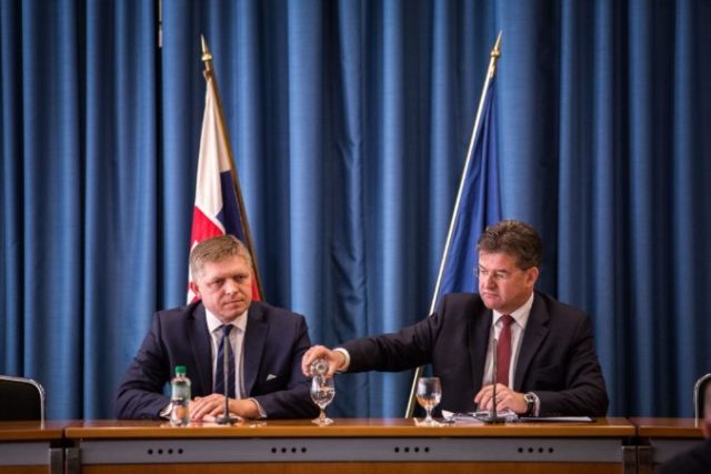 393445_miroslav lajcak robert fico 676x451.jpg