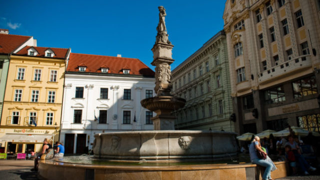 394347_fontana 676x450.jpg