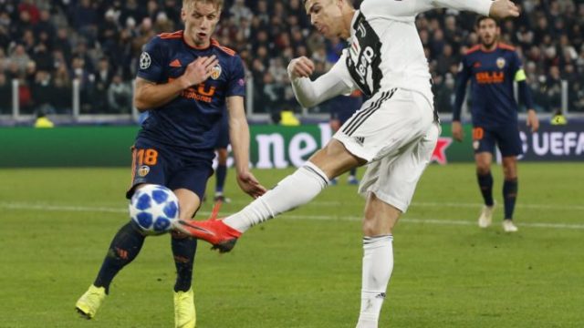 394636_daniel wass cristiano ronaldo 676x463.jpg