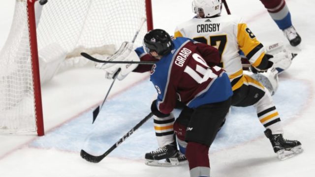 394732_philipp grubauer sidney crosby 676x469.jpg