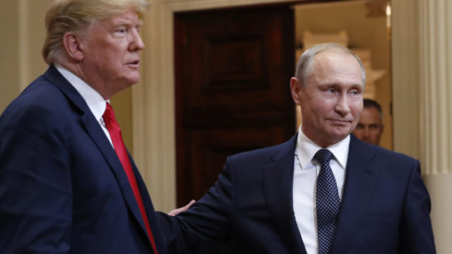 394792_trump putin 676x489.jpg