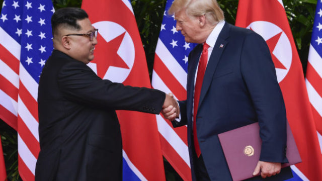 395205_trump a kim 676x451.jpg