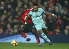 395675_pierre emerick aubameyang eric bailly 676x490.jpg
