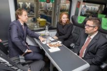 395701_interier supravy viaggio comfort. na snimke zlava carl helfried michaela huber filip hlubocky 676x451.jpg