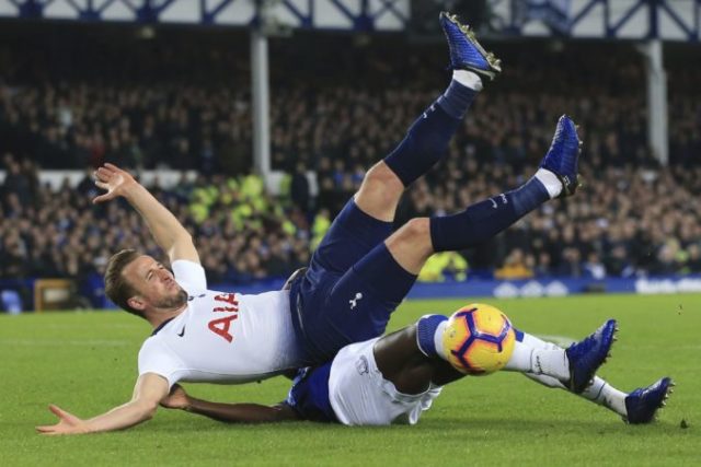 397372_harry kane kurt zouma 676x451.jpg