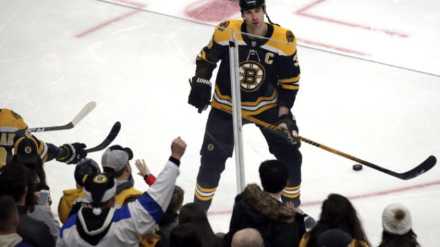 397653_devils_bruins_hockey_67978 b718876928ad437f85fd90bc2ba59e9c 676x439.jpg