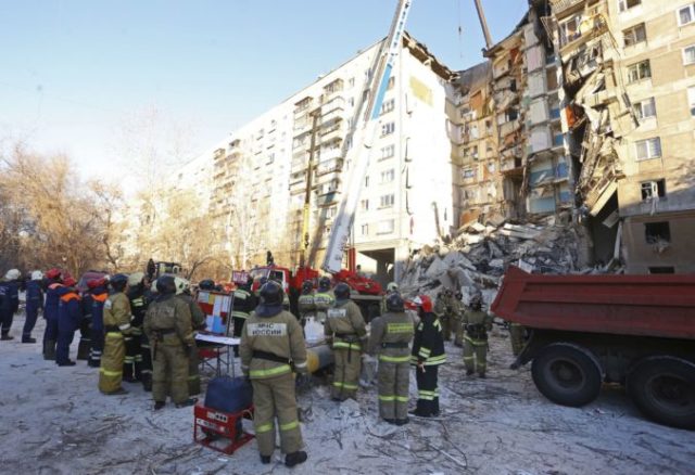 397993_russia_building_collapse_30226 ba643fb25adb4dc7bd9570a44f2ede38 676x463.jpg