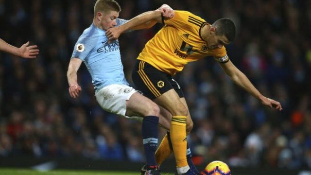 399283_kevin de bruyne conor coady 676x451.jpg