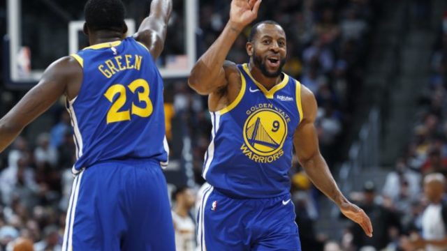 399437_draymond green andre iguodala 676x557.jpg