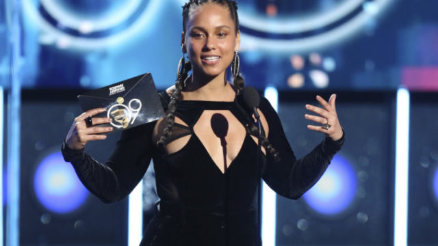 399493_alicia keys 676x466.jpg