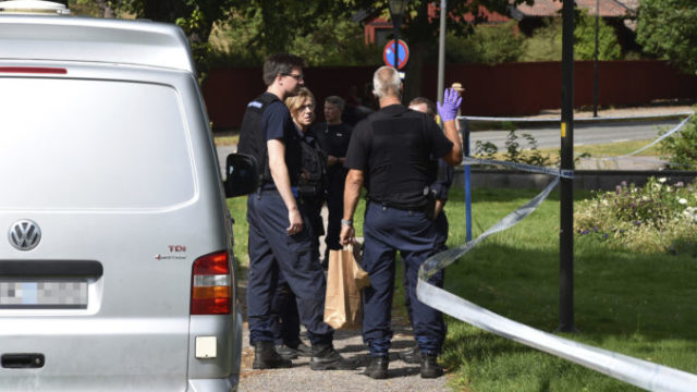 399701_sweden_crown_heist_61655 25289225dc5e4579aa44bd964d609f0c 676x481.jpg