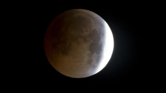 399939_pakistan_lunar_eclipse_88525 8a585db364ae4cf78264be9d90b144a5 676x452.jpg