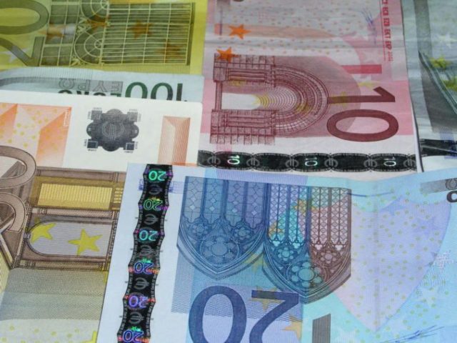 400050_euro_image 676x507.jpg