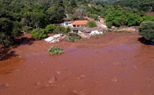 400676_brazil_dam_collapse_59124 43430b38173341a7b827b96a28f9baf2 1 676x418.jpg