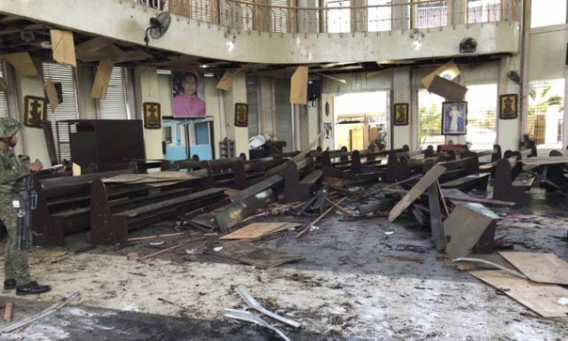 400748_philippines_bombing_28791 73f7ca1da0c840879de5a1d7627f8d71 e1548580112713 676x407.jpg