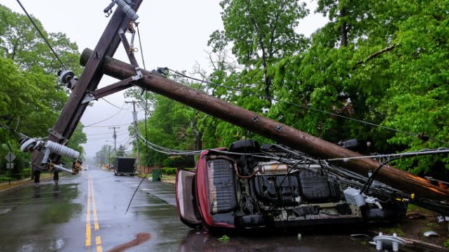 400882_tornado 676x406.jpg