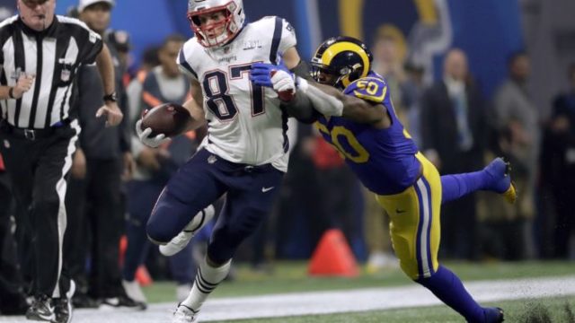 401866_patriots_rams_super_bowl_football_24002 b124f1221741416c8b8bd49e0a2902ec 676x451.jpg