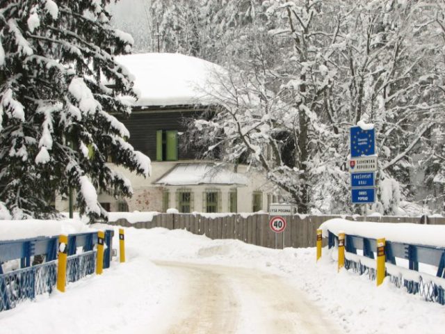 402334_hranicny priechod polsko slovensko 676x507.jpg