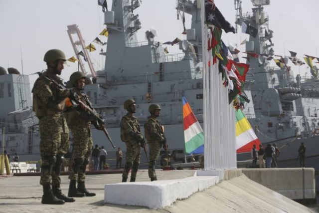 402366_pakistan_naval_exercise_63522 f8eddd10f7344921991332e88113d47f 676x451.jpg
