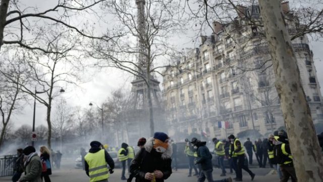 402442_france_protests_43213 14cab7d9403141fb8bca16d72887685e 676x451.jpg