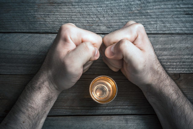 402748_alkohol 676x451.jpg