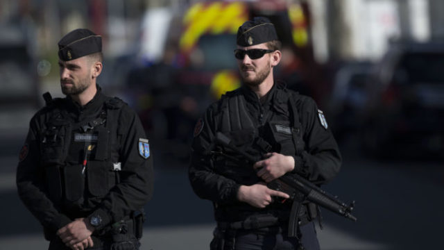 403067_francuzska policia 676x451.jpg