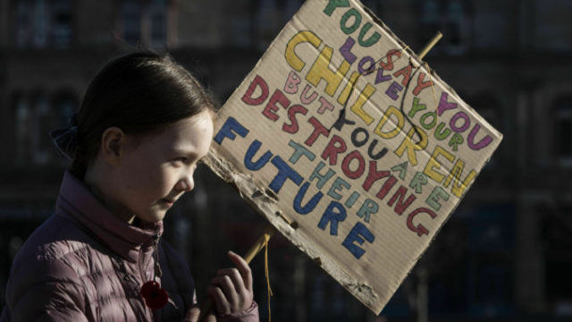 403150_britain_climate_protests_12497 8cd0165f67774da8994cc179275ae15b 676x484.jpg