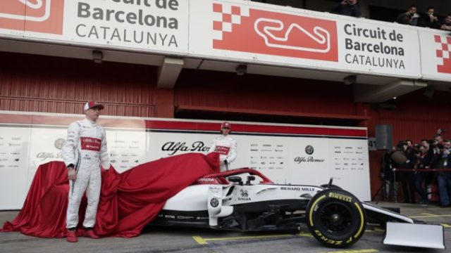 403370_kimi raikkonen antonio giovinazzi alfa romeo racing f1 676x428.jpg