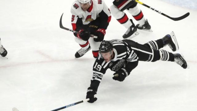 403443_jonathan toews cody ceci 676x510.jpg