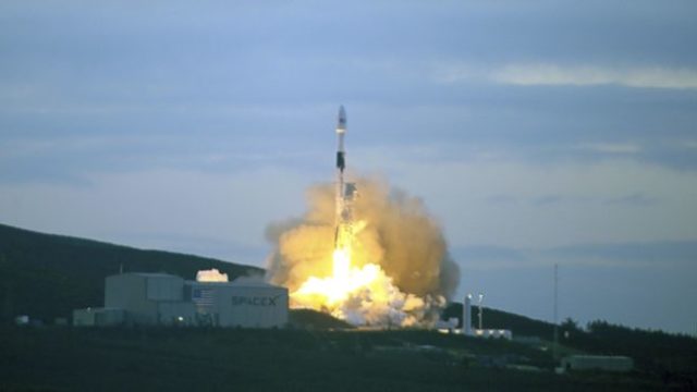403798_raketa falcon 9 676x356.jpg