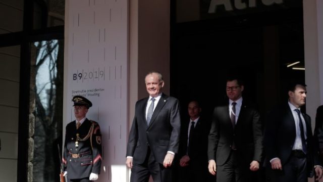 404487_prezident 12 676x451.jpg
