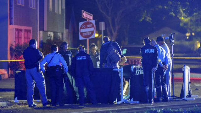 404712_aptopix_car_hits_crowd_new_orleans_52668 210986f33da94751a5e71c9fb452796f 676x450.jpg