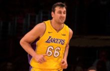 405185_australia_basketball_bogut_77104 48c263b11466465cb8e571ae75809722 676x436.jpg