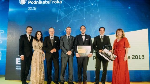 405207_ey podnikatel roka_zacinajuci podnikatel roka_regal burger 676x451.jpg